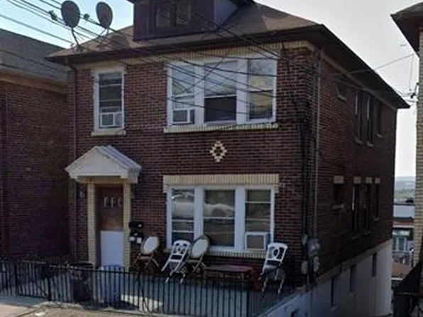 711 Grand Avenue image 1 of 2