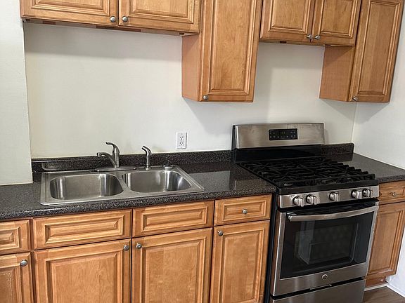 4th image of 158 Woodbine St #1A