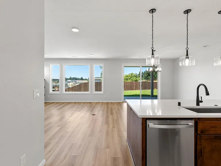 1524 W 14th Ave — Photo 9