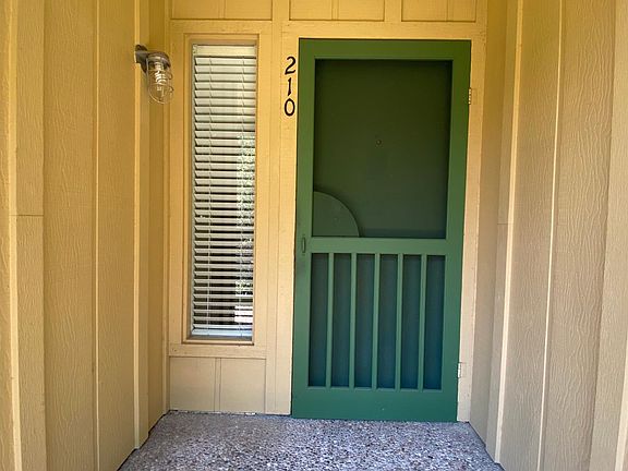 4th image of 211 W Annie St #210