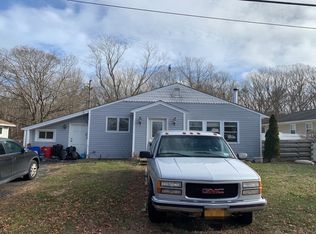 60 Kay Rd, Calverton, NY 11933