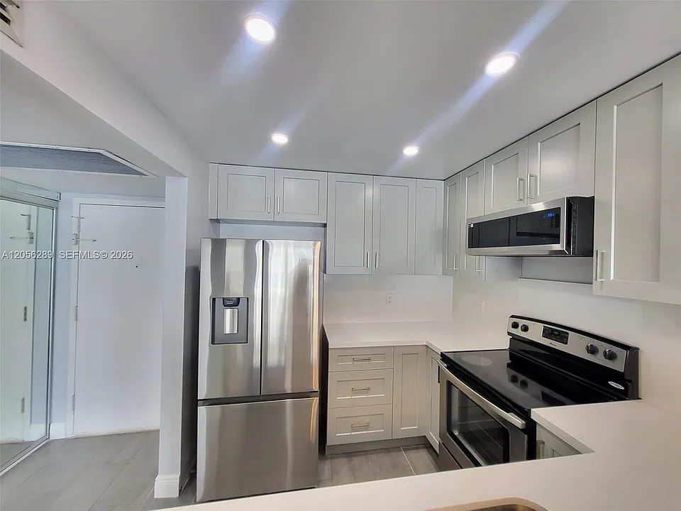 601 Three Islands Blvd #411