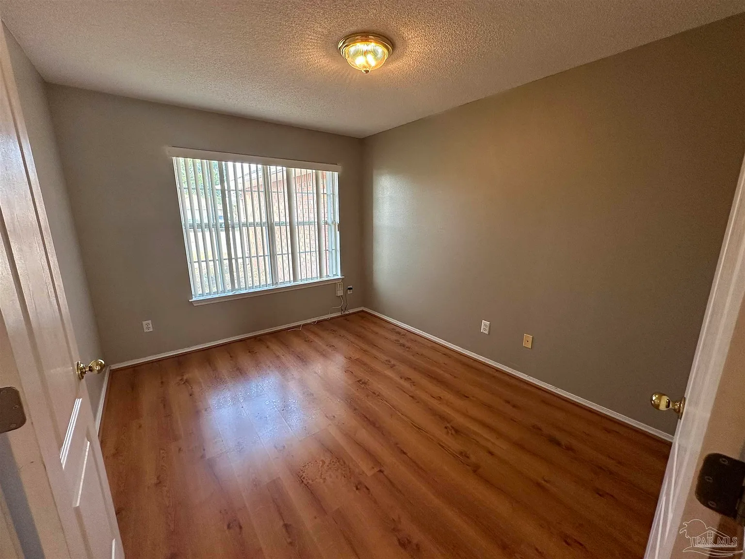 4 bed, 2.0 bath, 1900 sqft, $1,950 — Photo 4