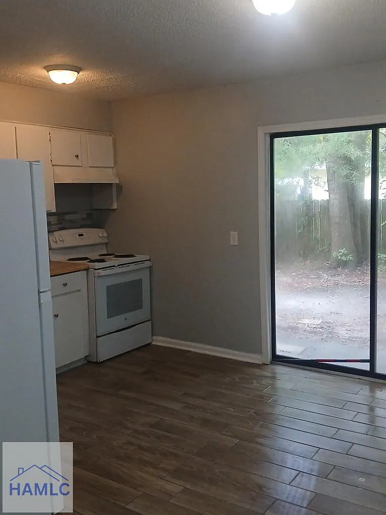 2 bed, 1.0 bath, 828 sqft, $1,095 — Photo 4