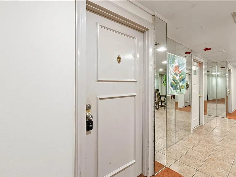 4600 Ocean Dr #906 — Photo 1