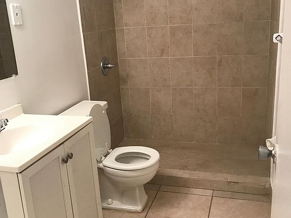 4th image of 15221 NE 6th Ave APT A305