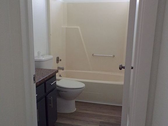 3rd image of 4163 Freestone St