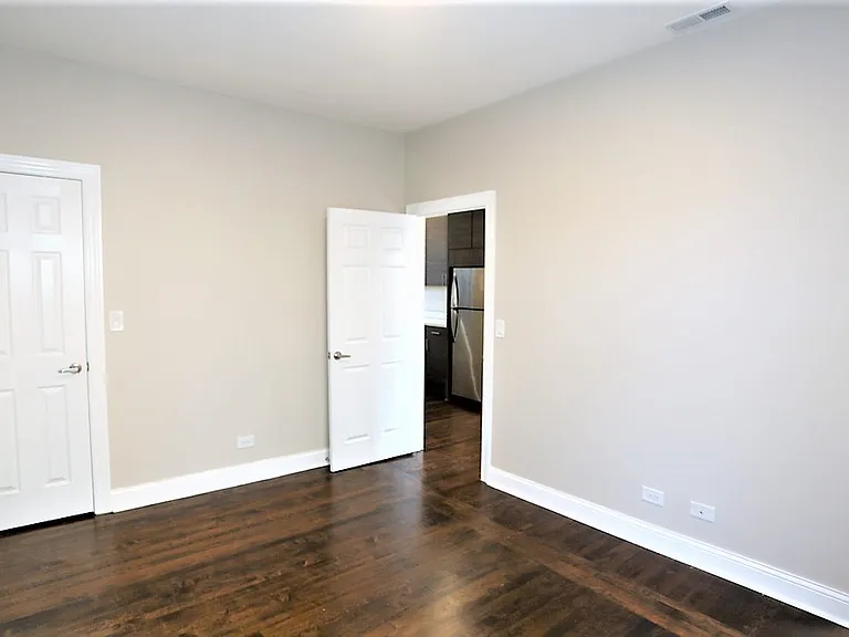 1634 W Roscoe St #1W — Photo 9