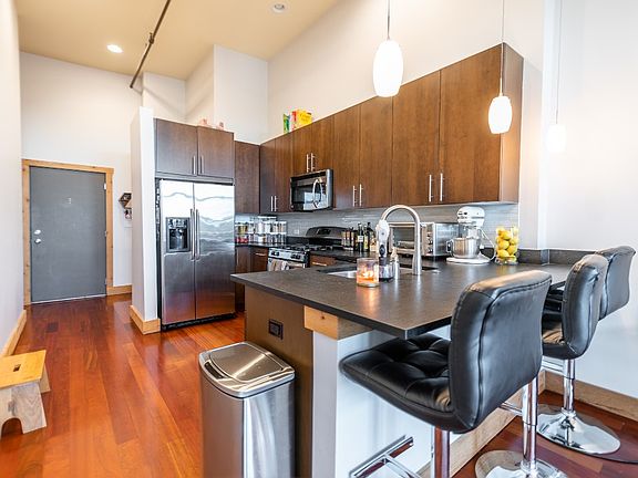 5th image of 3133 N Lakewood Ave APT 4E