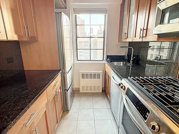 5th image of 132 E 35th St #18A