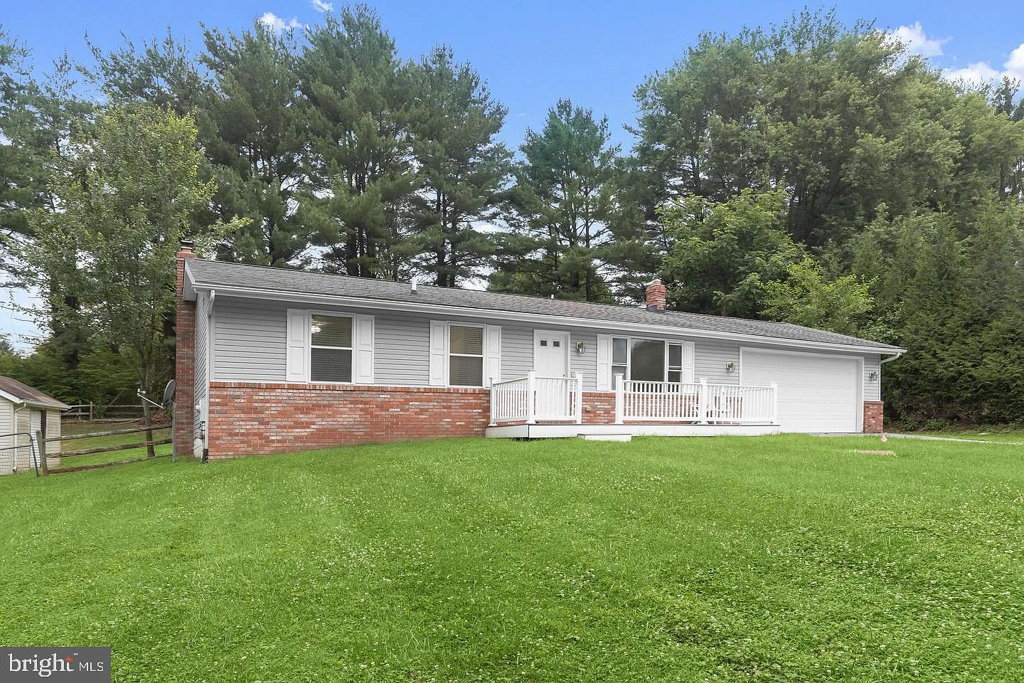 4 bed, 2.0 bath, 1892 sqft, $3,000 — Photo 2