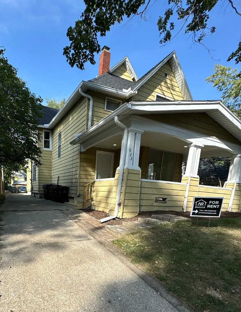 622 E Locust St - 1 — Photo 4