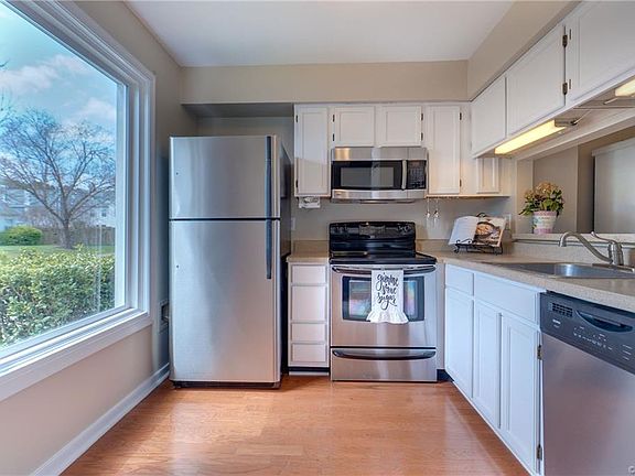 3rd image of 2252 High Bush Cir