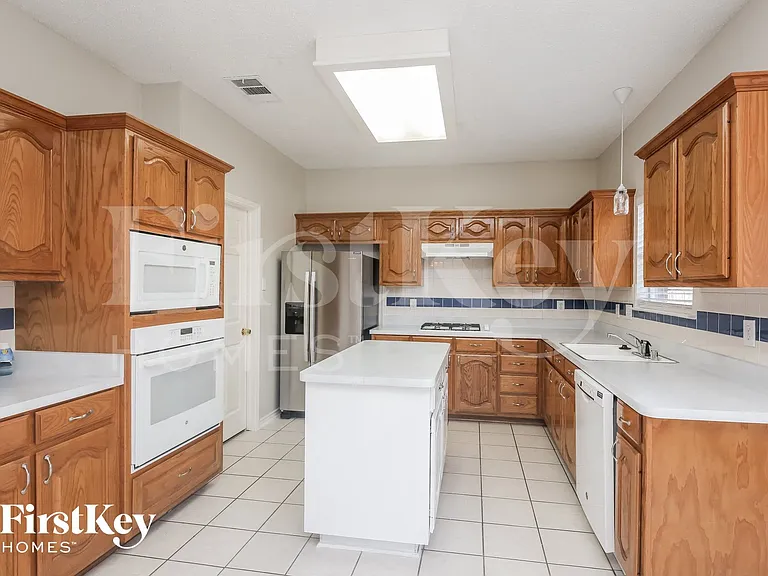 2124 Twin Creek Ln — Photo 6