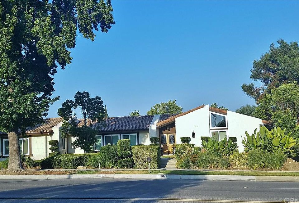 1st image of 1806 N San Antonio Ave