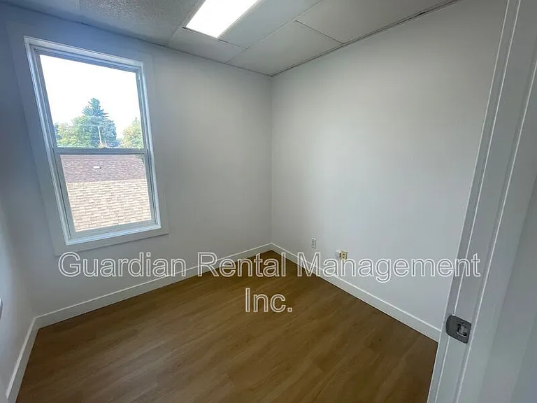 245 McIntyre St #2 — Photo 9