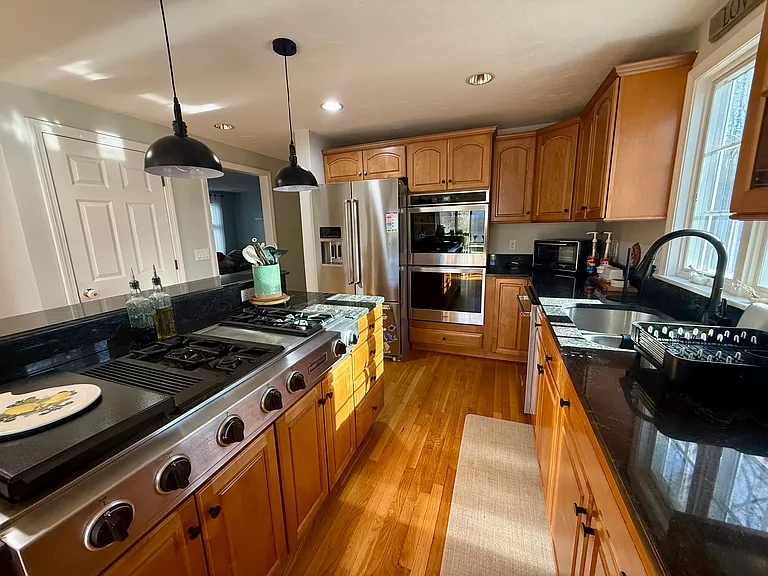 Iris Ln — Photo 2