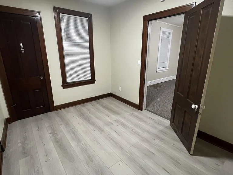 598 Lord St #1 — Photo 10