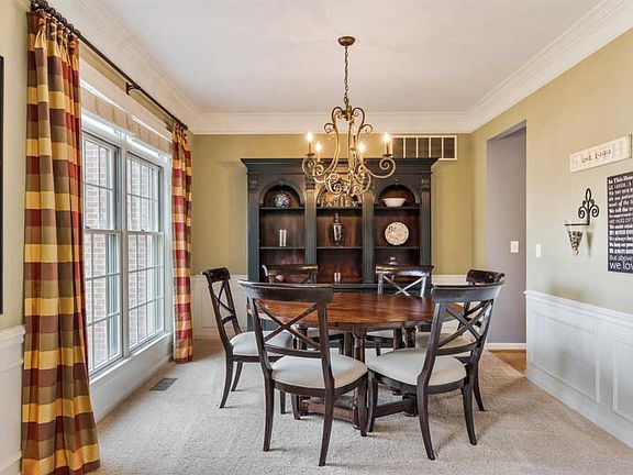 4th image of 493 Parish Hill Ct