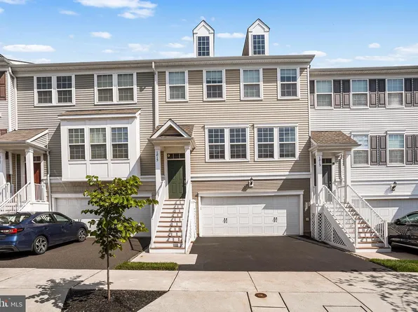 1815 Pinnacle Dr, Warrington, PA 18976