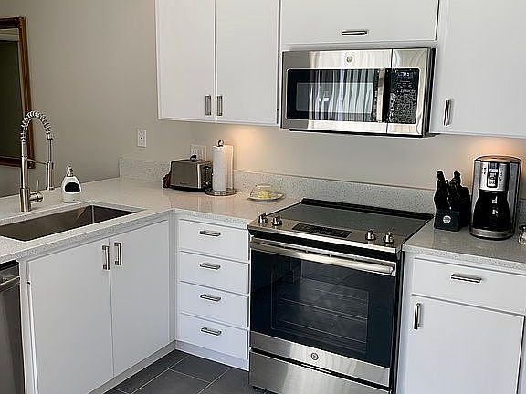 3rd image of 3120 Kingston Ct