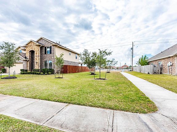 5th image of 2301 Cantabria Ln