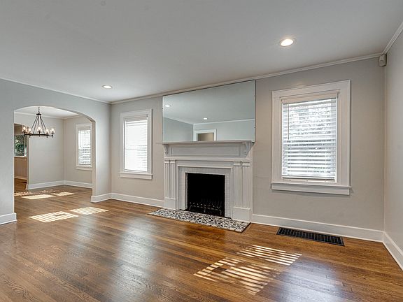 4th image of 208 N Saint Marks Ave