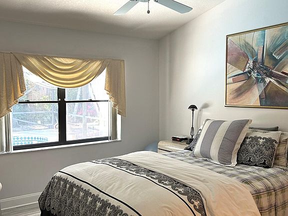 3rd image of 19143 Fairlawn Way