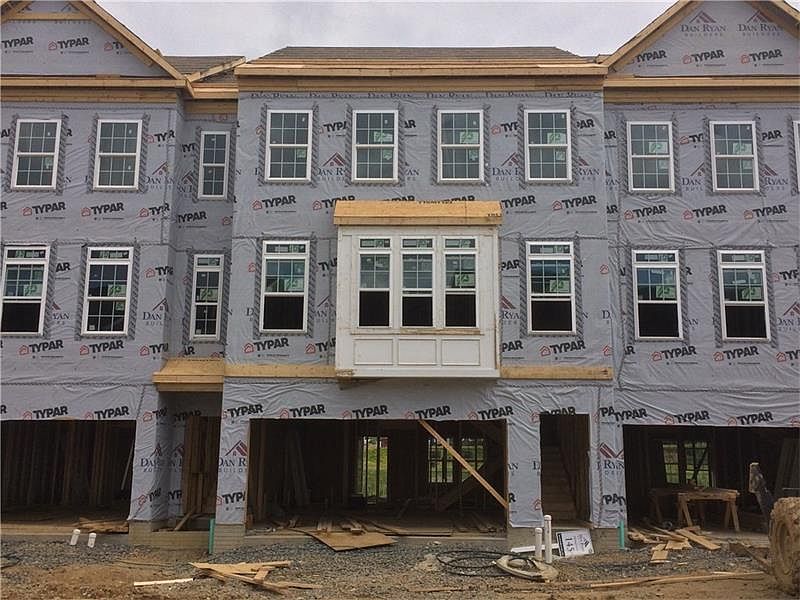 1st image of 214 Eagle Dr