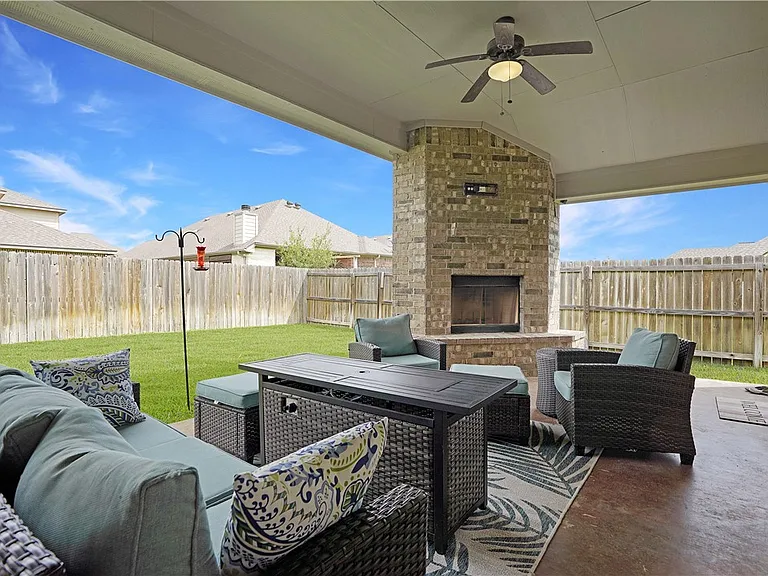 2524 Warkworth Ln — Photo 2
