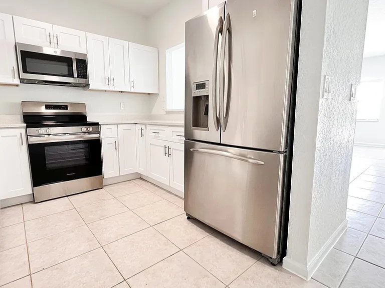 1438 Hawthorne Pl — Photo 9