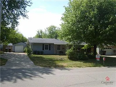 403 Hollybrook Dr photo 1