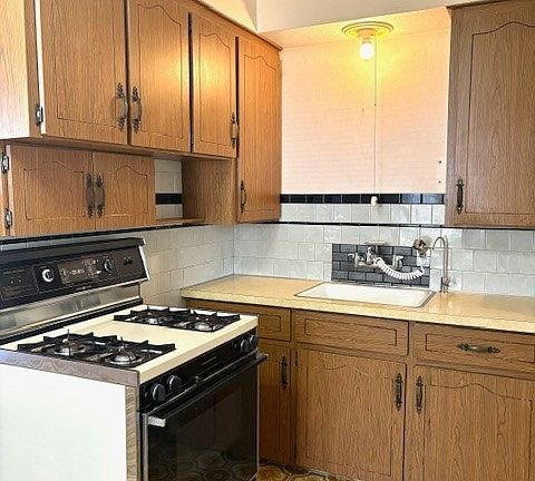 3rd image of 1697 Marigold Ave