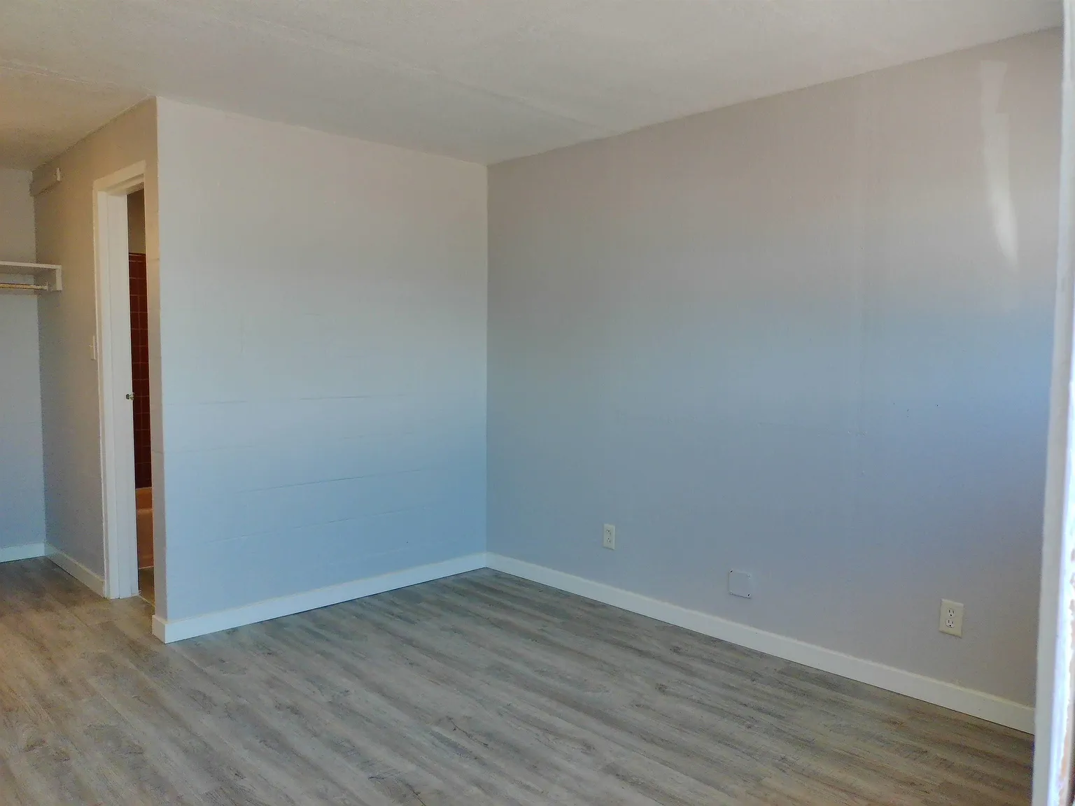 1 bed, 300 sqft, $675 — Photo 2