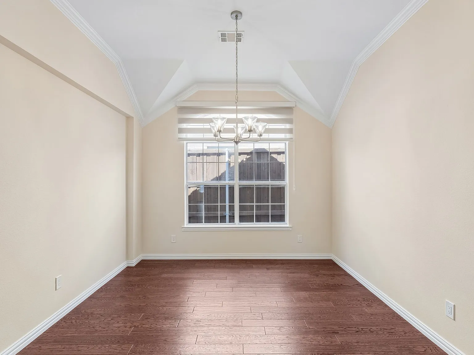 3 bed, 2014 sqft, $3,150 — Photo 4