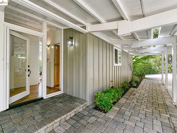 5th image of 27 Ivy Dr