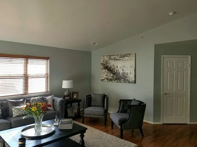 225 Bexley Ln — Photo 3