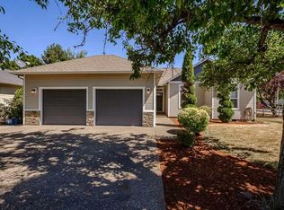 860 N 2nd St, Silverton, OR 97381