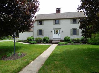 9 Mystic Ln, Saratoga Springs, NY 12866