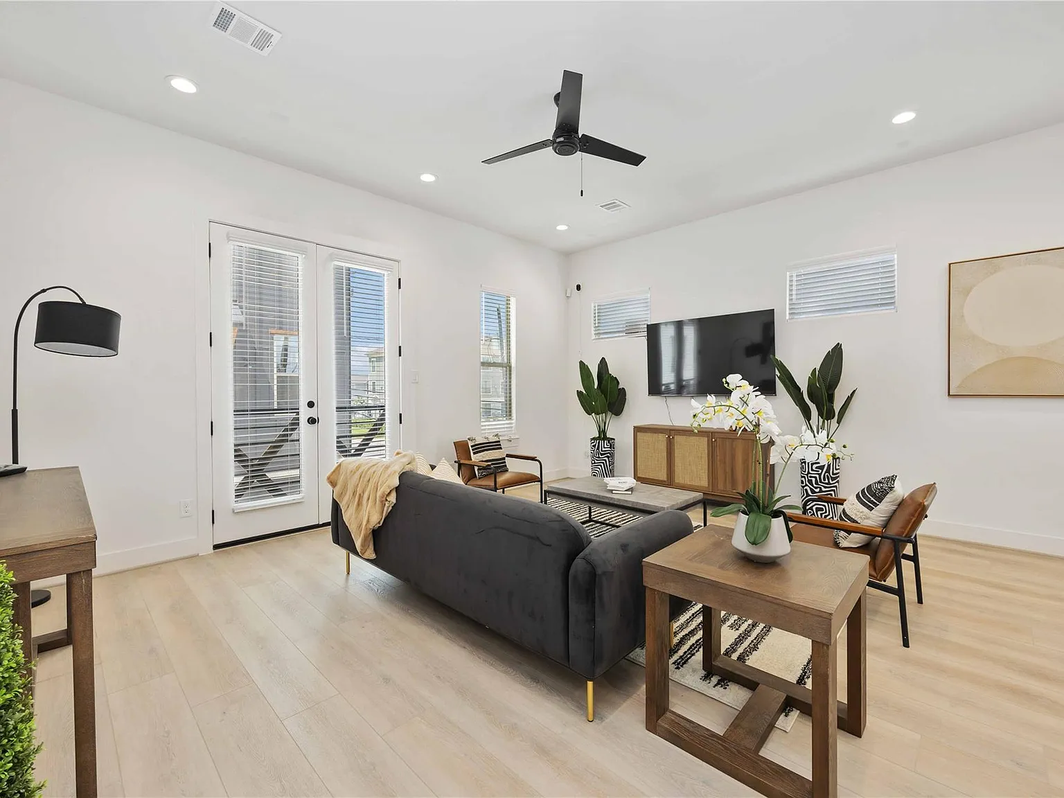 3 bed, 3.5 bath, 1724 sqft, $2,695 — Photo 4