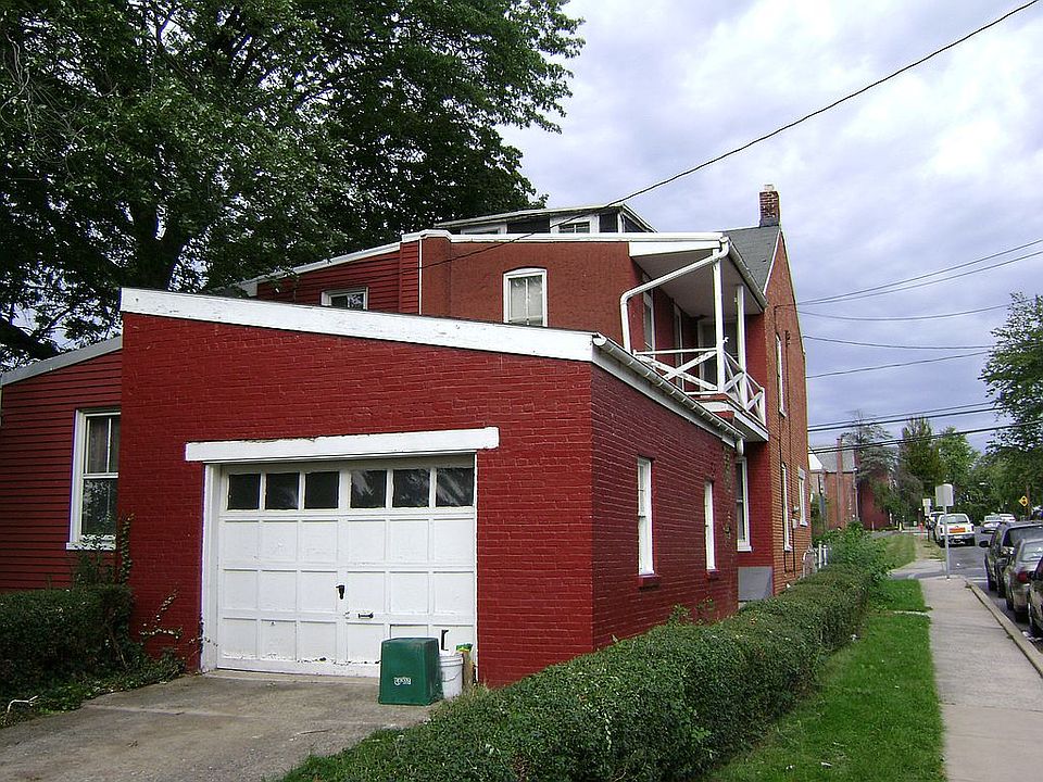 2nd image of 702 Union St