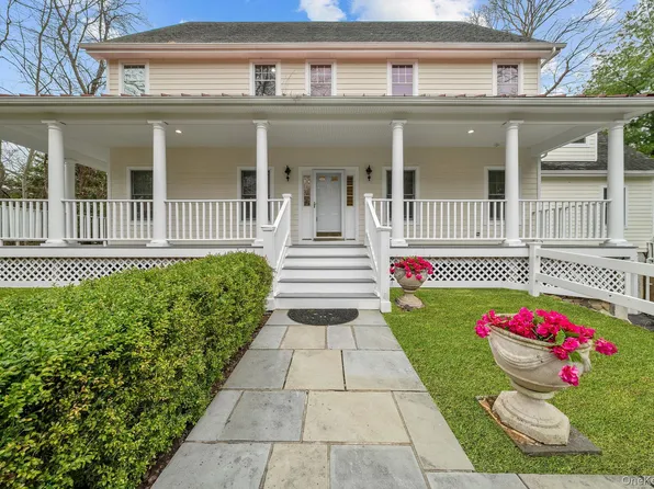 17 Nadworny Lane, Stony Brook, NY 11790