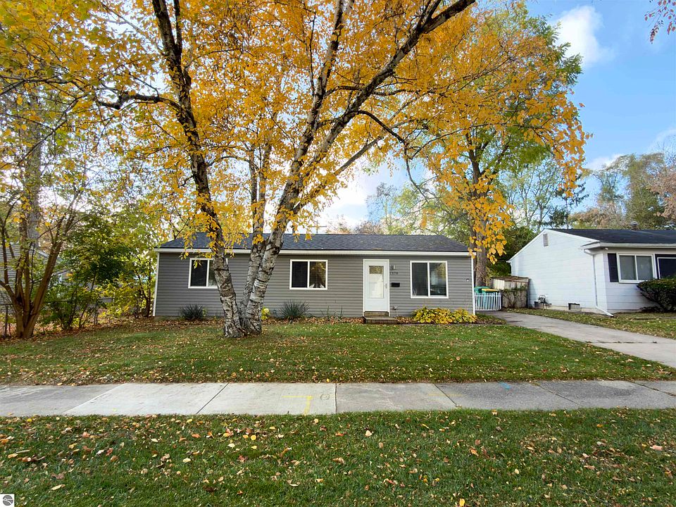 1st image of 1378 Harry St