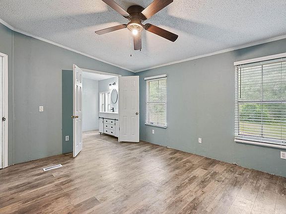 4th image of 544 Nicole Dr