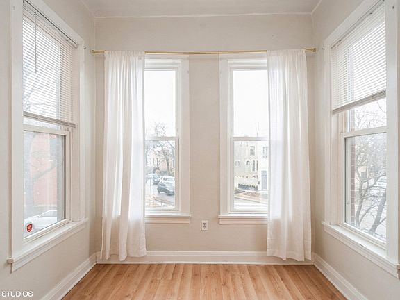 4th image of 1802 N Wilmot Ave #2