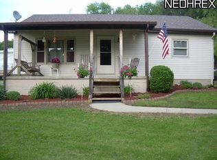 945 Henderson School Rd NE, New Philadelphia, OH 44663