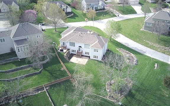 2nd image of 613 NW Edgewood Dr