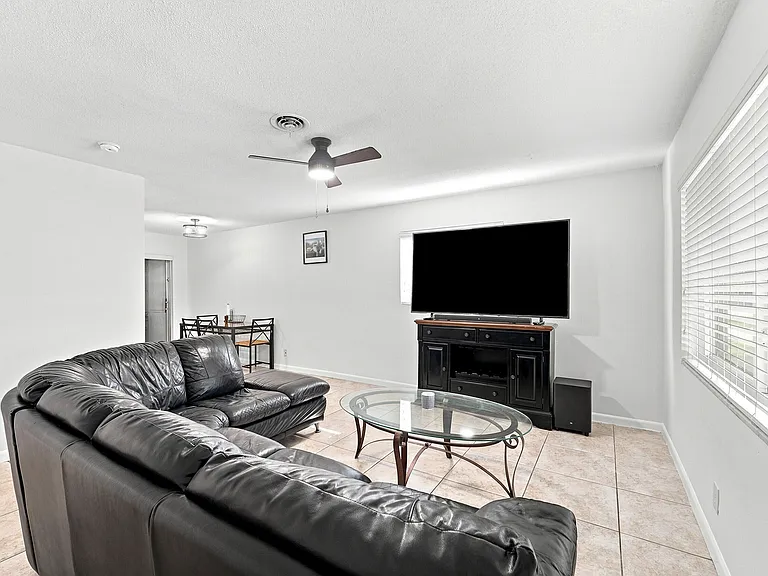 2908 NW 48th St — Photo 5