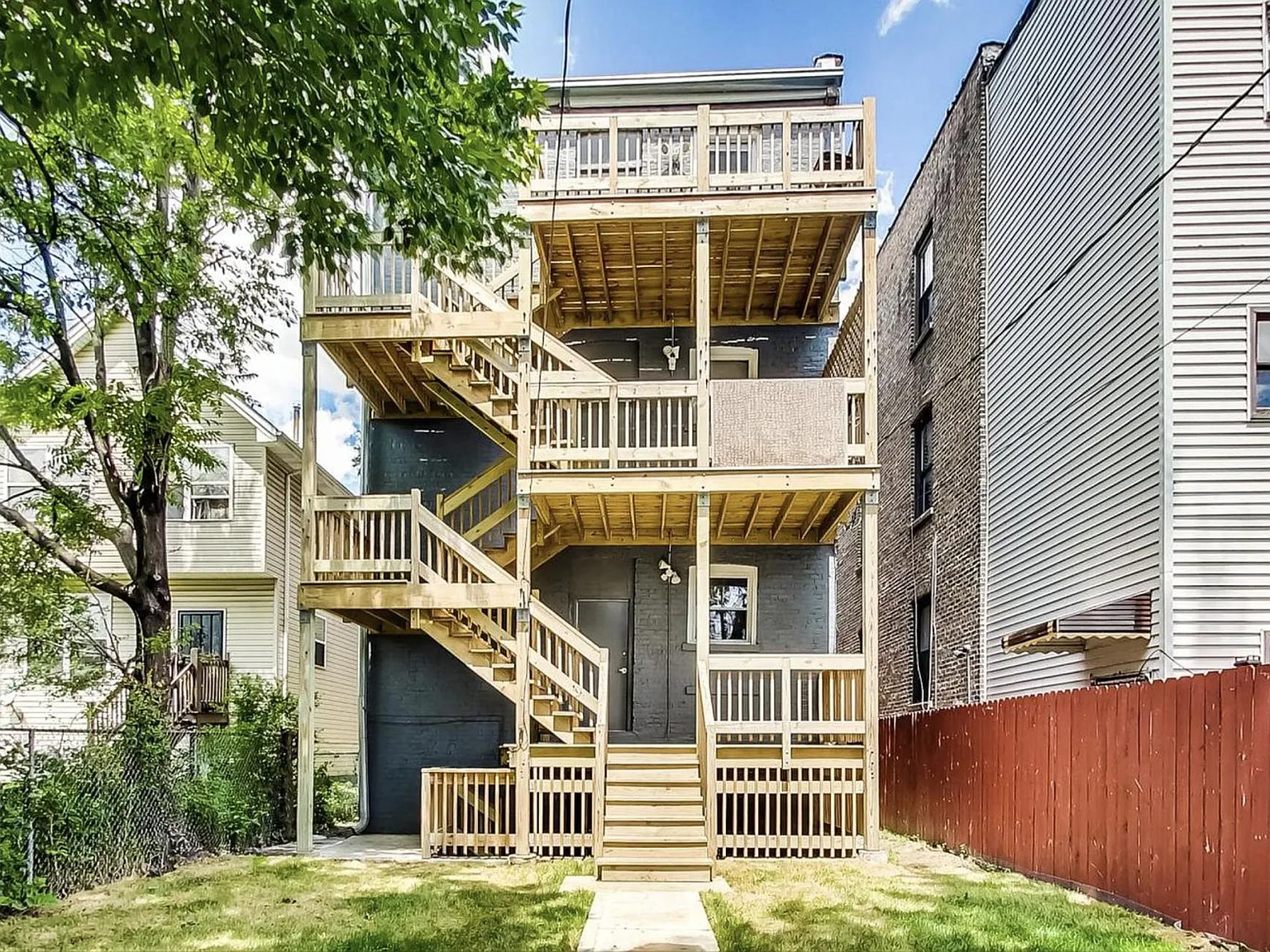3829 W Maypole Ave — Photo 3