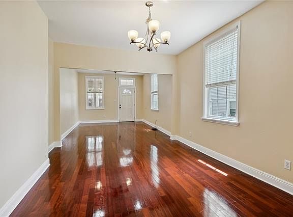 5th image of 4708 Banks St